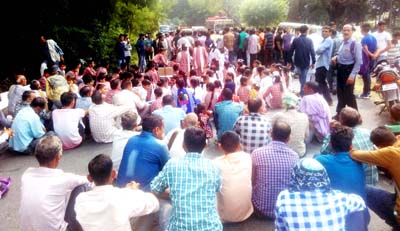 Students and their parents blocking Jammu-Poonch road. Students and their parents blocking Jammu-Poonch road.