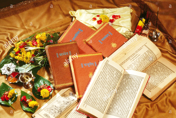 Four-books-of-vedas-CE72M2