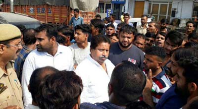 Former Minister and senior Congress leader Raman Bhalla interacting with unemployed youth at Jammu on Sunday. Former Minister and senior Congress leader Raman Bhalla interacting with unemployed youth at Jammu on Sunday.