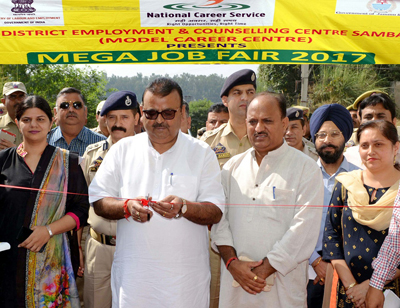 Industries & Commerce Minister Chander Parkash Ganga inaugurating Mega Job Fair at Samba on Friday. Industries & Commerce Minister Chander Parkash Ganga inaugurating Mega Job Fair at Samba on Friday.