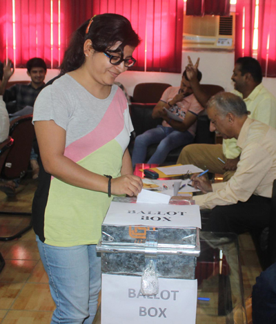 A member of Electoral College casting vote in 2nd phase of elections for JUSU on Friday. A member of Electoral College casting vote in 2nd phase of elections for JUSU on Friday.