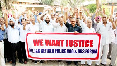 Retired police personnel staging a demonstration in front of Press Club Jammu on Thursday. Retired police personnel staging a demonstration in front of Press Club Jammu on Thursday.