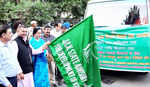 VC, SABDK, Daljit Singh Chib flagging off group of women farmers for training. VC, SABDK, Daljit Singh Chib flagging off group of women farmers for training.