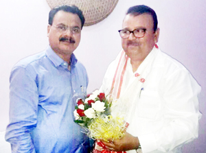 Minister of Industries & Commerce, Chander Parkash Ganga calling on his counterpart of Assam Chander Mohan Patowary in Guwahati on Thursday. Minister of Industries & Commerce, Chander Parkash Ganga calling on his counterpart of Assam Chander Mohan Patowary in Guwahati on Thursday.