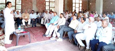 Senior Congress leader Dr Manohar Lal Sharma addressing public in a Ramkote village. Senior Congress leader Dr Manohar Lal Sharma addressing public in a Ramkote village.
