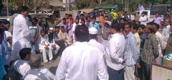 NPP leader Harsh Dev Singh addressing public meeting at Muthi in Jammu on Tuesday. NPP leader Harsh Dev Singh addressing public meeting at Muthi in Jammu on Tuesday.