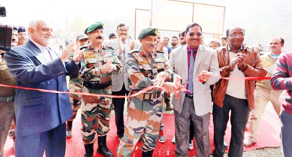 Dignitaries inaugurating 'Uri Awami Mela'. Dignitaries inaugurating 'Uri Awami Mela'.