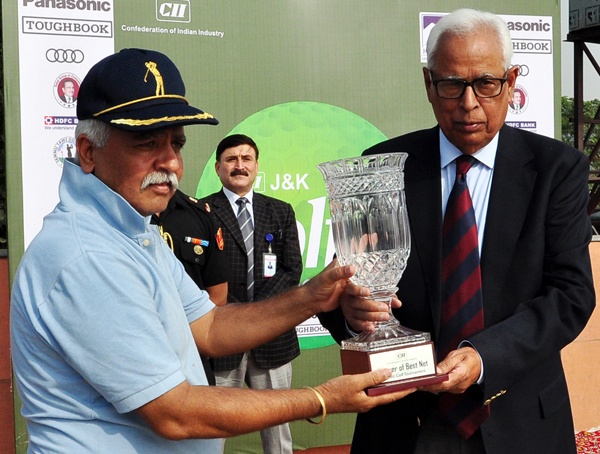 Governor NN Vohra honouring winners during concluding ceremony of CII’s Annual Golf Tournament in Jammu. Governor NN Vohra honouring winners during concluding ceremony of CII’s Annual Golf Tournament in Jammu.