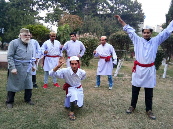 ESRM artists presenting Vijay Malla's nukkad 'Jalwayoo Sankut' in Monday Theatre series. ESRM artists presenting Vijay Malla's nukkad 'Jalwayoo Sankut' in Monday Theatre series.