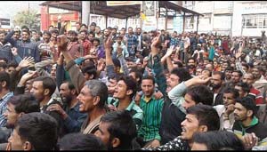 Pony operators and Pithus protesting against NGT order at Katra on Wednesday. Pony operators and Pithus protesting against NGT order at Katra on Wednesday.