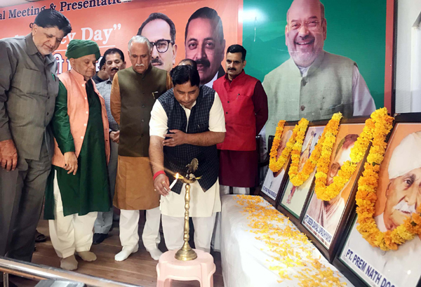 BJP leaders lighting the lamp at party headquarters Trikuta Nagar to observe anti-black money day on Wednesday. —Excelsior/Rakesh BJP leaders lighting the lamp at party headquarters Trikuta Nagar to observe anti-black money day on Wednesday. —Excelsior/Rakesh