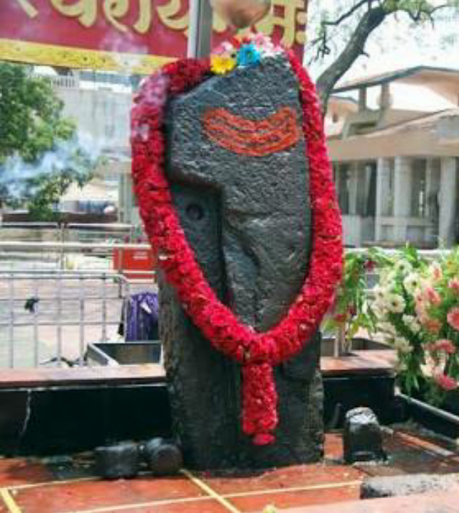 An idol of Lord Shani. An idol of Lord Shani.
