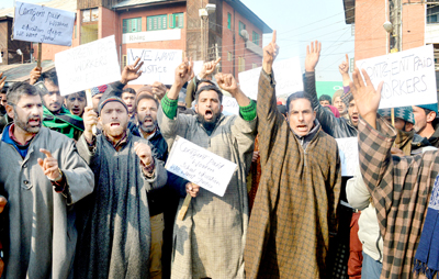 CPWs staging protest at Srinagar. -Excelsior/Shakeel CPWs staging protest at Srinagar. -Excelsior/Shakeel