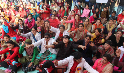 NHM employees protesting on Sunday. NHM employees protesting on Sunday.