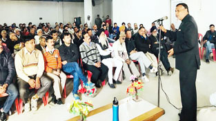 Senior Congress leader Sham Lal addressing party meeting at Akhnoor on Friday. Senior Congress leader Sham Lal addressing party meeting at Akhnoor on Friday.