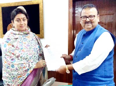 Minister for Industries & Commerce, Chander Parkash Ganga calling on Union Textile Minister Smriti Zubin Irani at New Delhi on Friday. Minister for Industries & Commerce, Chander Parkash Ganga calling on Union Textile Minister Smriti Zubin Irani at New Delhi on Friday.