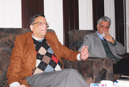 JKWRRA Chairman, Pramod Jain, interacting with media persons at Kerrian Gandyal in Kathua. —Excelsior/Pardeep Sharma JKWRRA Chairman, Pramod Jain, interacting with media persons at Kerrian Gandyal in Kathua. —Excelsior/Pardeep Sharma