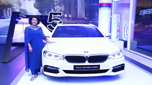 Vasanthi Bhupati, Dealer Principal, KUN Exclusive showing a BMW car during opening ceremony. Vasanthi Bhupati, Dealer Principal, KUN Exclusive showing a BMW car during opening ceremony.