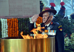 Chief of Army Staff Gen Bipin Rawat paying tribute to martyrs at Amar Jawan Jyoti at India Gate on the occasion of Army Day, in New Delhi on Monday. (UNI) Chief of Army Staff Gen Bipin Rawat paying tribute to martyrs at Amar Jawan Jyoti at India Gate on the occasion of Army Day, in New Delhi on Monday. (UNI)
