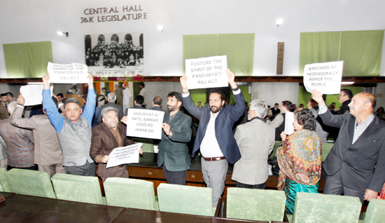 Opposition MLAs protesting during Governor's Address in Central Hall of Legislature on Tuesday. Another pic on page 11. -Excelsior/Rakesh