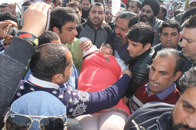 A female NHM employee being hospitalized by other employees after she fell unconscious at protest site. —Excelsior/Rakesh A female NHM employee being hospitalized by other employees after she fell unconscious at protest site. —Excelsior/Rakesh