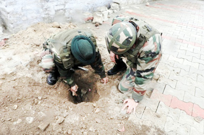 Army jawans digging out unexploded mortar shell in village Bhour Jagir of tehsil Akhnoor. Army jawans digging out unexploded mortar shell in village Bhour Jagir of tehsil Akhnoor.