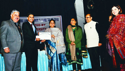 MoS Priya Sethi awarding certificate to a participant during launch of 3rd Future Talk on Monday. MoS Priya Sethi awarding certificate to a participant during launch of 3rd Future Talk on Monday.