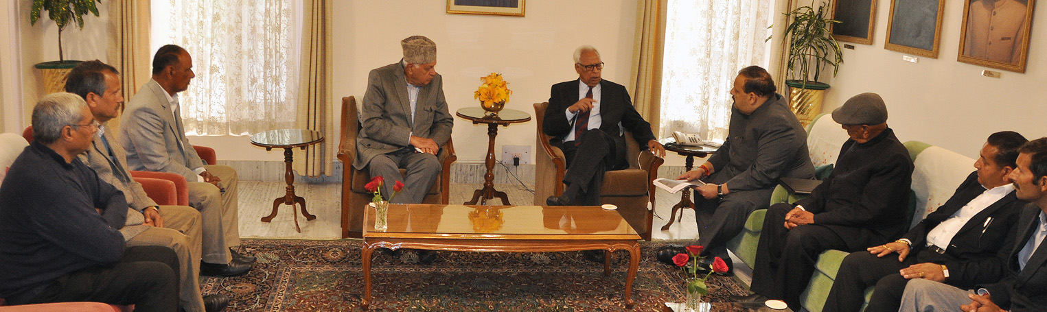 GOVERNOR MEETING DELEGATION LED BY DR. FAROOQ ABDULLAH-28