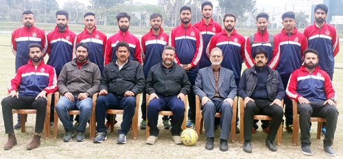 JU Netball team posing along with dignitaries before leaving for Bengaluru. JU Netball team posing along with dignitaries before leaving for Bengaluru.