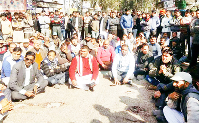 People staging protest dharna at Sunderbani. People staging protest dharna at Sunderbani.