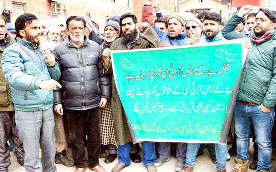 SRTC employees protesting in Srinagar. -Excelsior/Shakeel SRTC employees protesting in Srinagar. -Excelsior/Shakeel