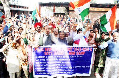 PoJK Displaced Persons staging protest near Dogra Chowk in Jammu on Friday. -Excelsior/ Rakesh PoJK Displaced Persons staging protest near Dogra Chowk in Jammu on Friday. -Excelsior/ Rakesh