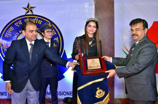 Meenu Mahajan, the first Mrs India from J&K, being felicitated during a function at Wagah border in Amritsar. Meenu Mahajan, the first Mrs India from J&K, being felicitated during a function at Wagah border in Amritsar.