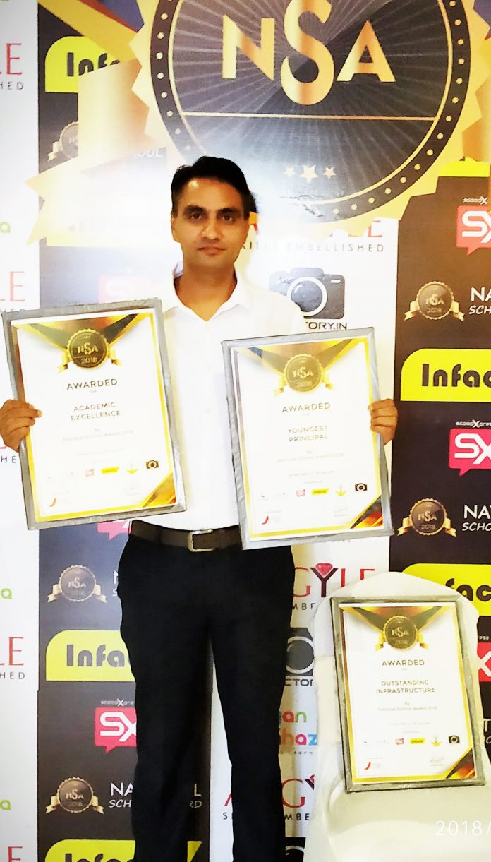 Principal JP World School, Jitinder Singh Hundal after receiving prestigious award in Delhi.