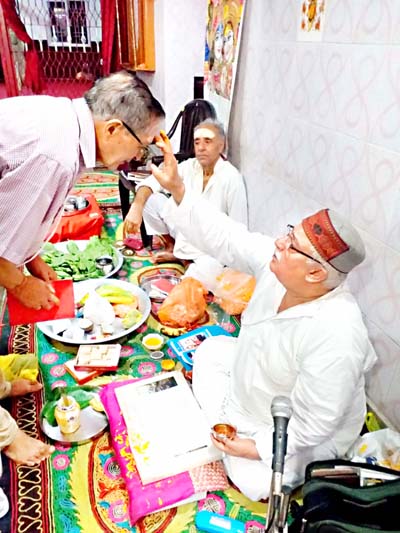 Vedic Guru Jai Krishen Khar showering blessings on a devotee during annual function at Shiv Shakti Mandir on Sunday. Vedic Guru Jai Krishen Khar showering blessings on a devotee during annual function at Shiv Shakti Mandir on Sunday.