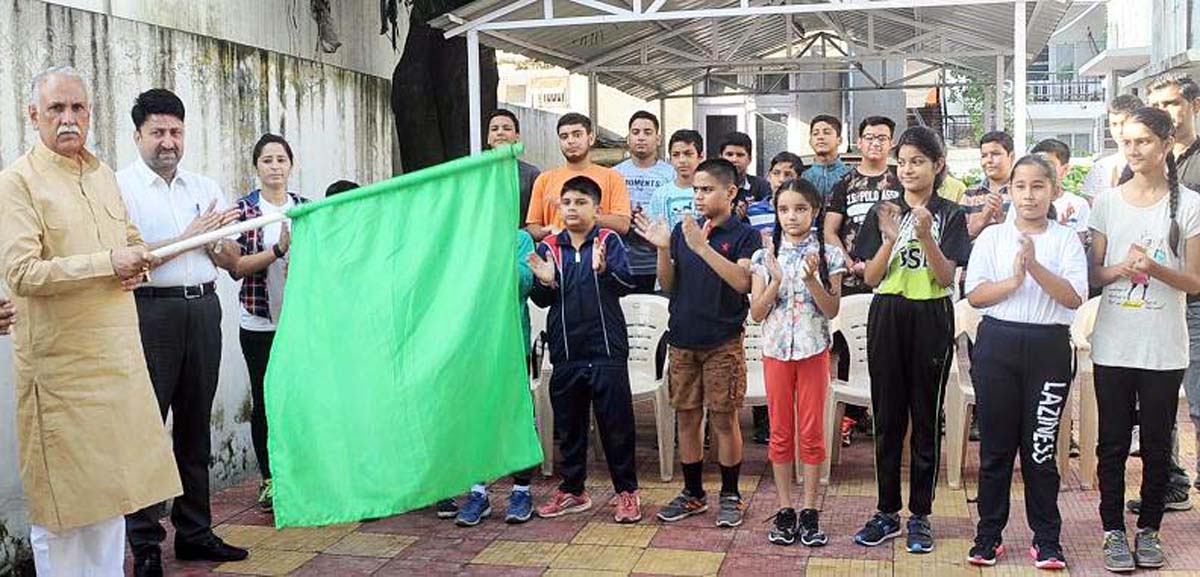 MP Shamsher Singh Manhas flagging off Sambo team for Nationals. MP Shamsher Singh Manhas flagging off Sambo team for Nationals.
