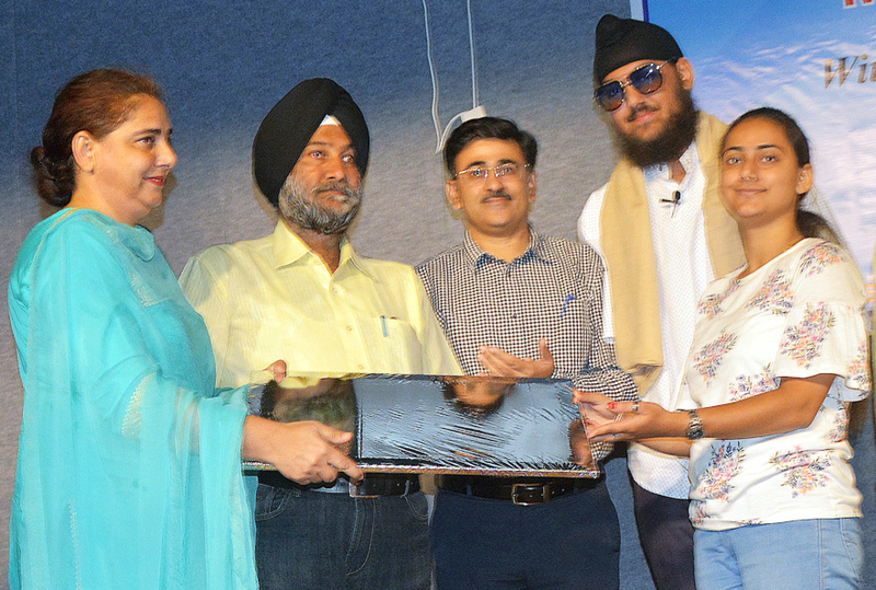 Dignitaries felicitating Para Asian Gold Medalist Chandeep Singh. Dignitaries felicitating Para Asian Gold Medalist Chandeep Singh.