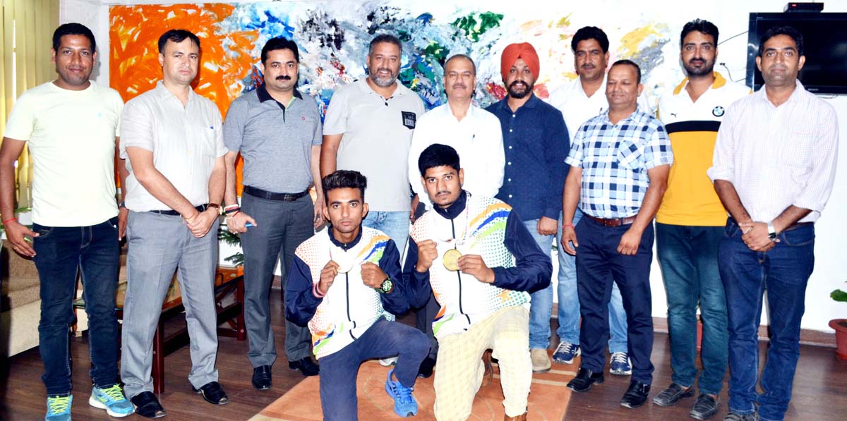 Meritorious boxers of JU posing along with VC Prof Manoj Dhar and other dignitaries in Jammu. Meritorious boxers of JU posing along with VC Prof Manoj Dhar and other dignitaries in Jammu.