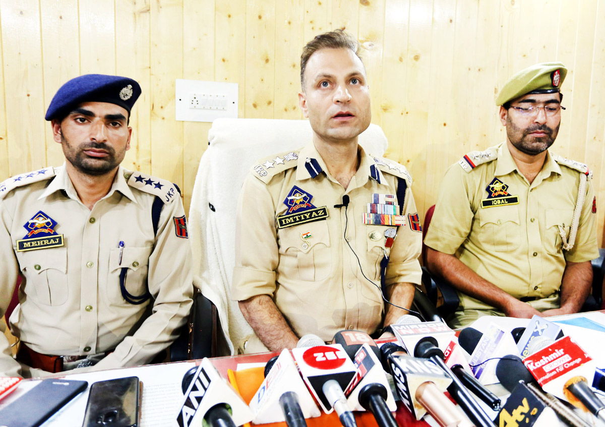 SSP Baramulla addressing press conference at Boniyar Police Station. -Excelsior/ Aabid Nabi SSP Baramulla addressing press conference at Boniyar Police Station. -Excelsior/ Aabid Nabi