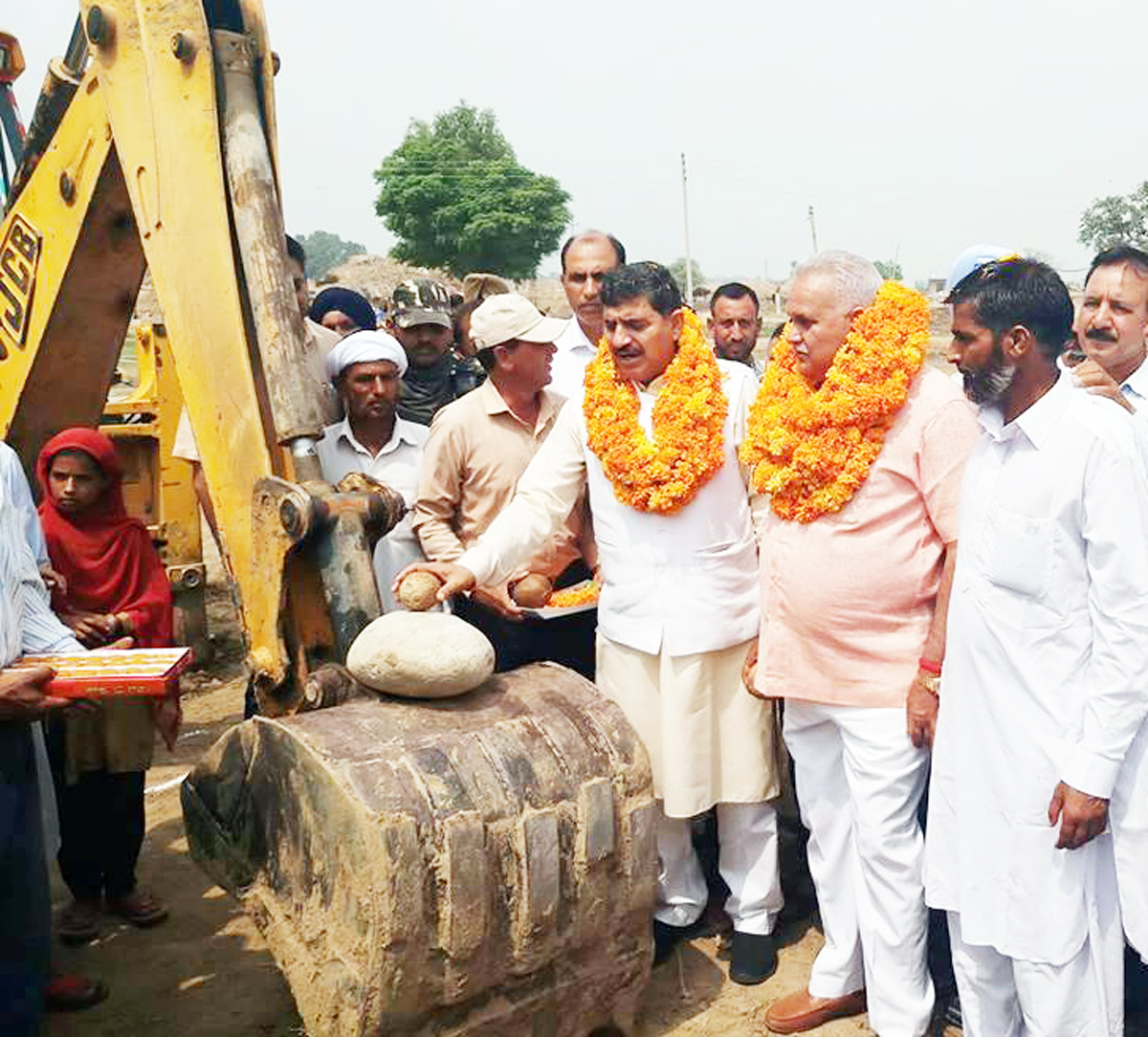 Jammu Coordinators with Gandhian Foundation members at Mumbai conference. Jammu Coordinators with Gandhian Foundation members at Mumbai conference.