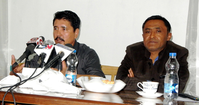 PDP Leh President Advocate Tashi Gyalson interacting with media persons at Leh. —Excelsior/Morup Stanzin PDP Leh President Advocate Tashi Gyalson interacting with media persons at Leh. —Excelsior/Morup Stanzin