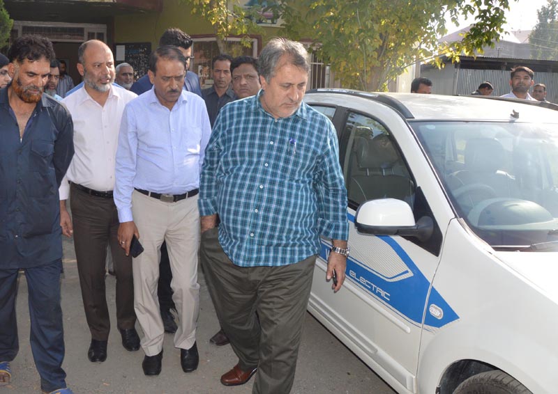 Principal Secretary Transport Asgar Samoon examining the first electric car introduced by SMG in Srinagar on Tuesday. Principal Secretary Transport Asgar Samoon examining the first electric car introduced by SMG in Srinagar on Tuesday.