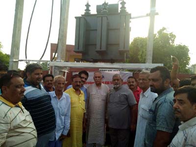 MP (RS) Shamsher Singh Manhas inaugurating a transformer at Paloura on Wednesday. MP (RS) Shamsher Singh Manhas inaugurating a transformer at Paloura on Wednesday.