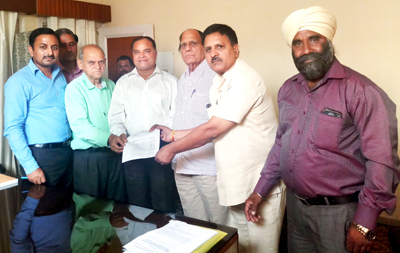 Delegation of Jat Kalyan Sabha submitting a memorandum to SCBC Chairman at Jammu on Sunday. Delegation of Jat Kalyan Sabha submitting a memorandum to SCBC Chairman at Jammu on Sunday.