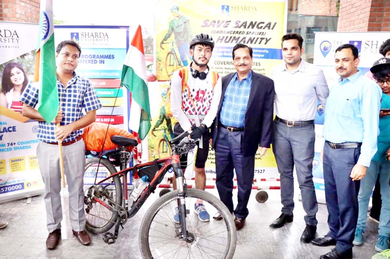 Rohan Philem being flagged off by Chancellor Shardha University PK Gupta for bicycle expedition. Rohan Philem being flagged off by Chancellor Shardha University PK Gupta for bicycle expedition.