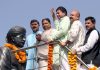 BJP leaders garlanding the statue of Pt Prem Nath Dogra at Dogra Chowk Jammu on Wednesday. -Excelsior/Rakesh