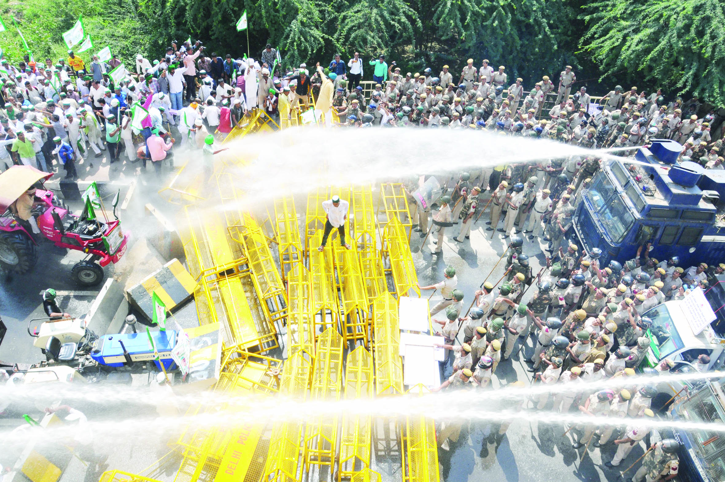 Police using water canon to disperse agitating farmers blocking Delhi-Uttar Pradesh border in support of their various demands on Tuesday. (UNI) Police using water canon to disperse agitating farmers blocking Delhi-Uttar Pradesh border in support of their various demands on Tuesday. (UNI)