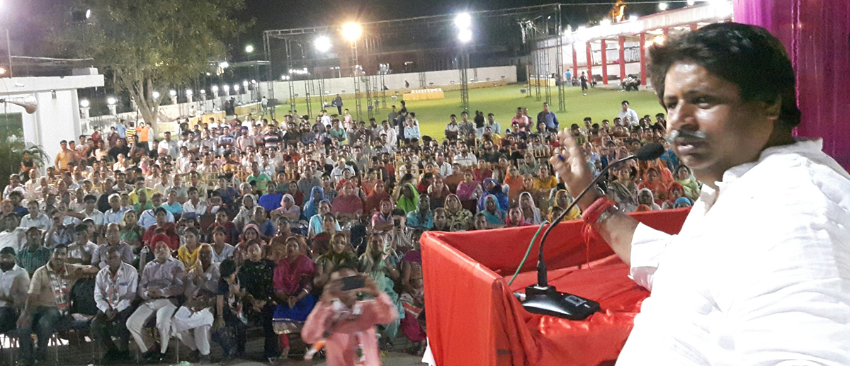 PCC vice president Raman Bhalla addressing public meeting in Gandhi Nagar on Thursday. PCC vice president Raman Bhalla addressing public meeting in Gandhi Nagar on Thursday.