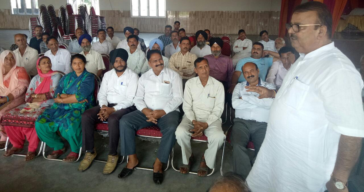 Former Minister, CP Ganga addressing a public meeting at Ramgarh on Friday. —Excelsior/Gautam Former Minister, CP Ganga addressing a public meeting at Ramgarh on Friday. —Excelsior/Gautam