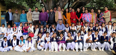 Students and dignitaries posing for group photograph. Students and dignitaries posing for group photograph.